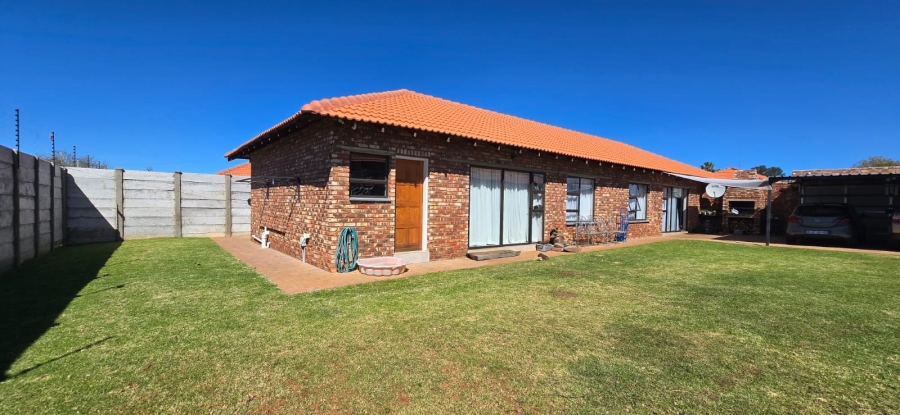 4 Bedroom Property for Sale in Flamwood North West